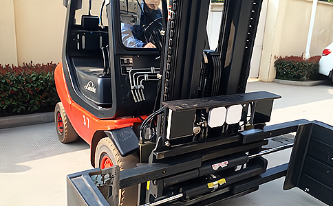 RFID叉車改裝案例.jpg RFID叉車改裝案例.jpg